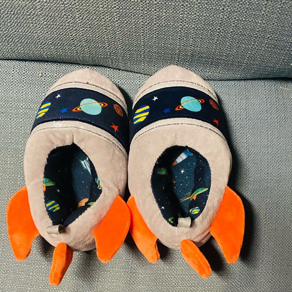 NWT…brand new never worn….kids slippers in a rocket ship design!!!!